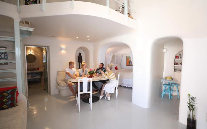 SANTORINI PARADISE CAVE HOUSES