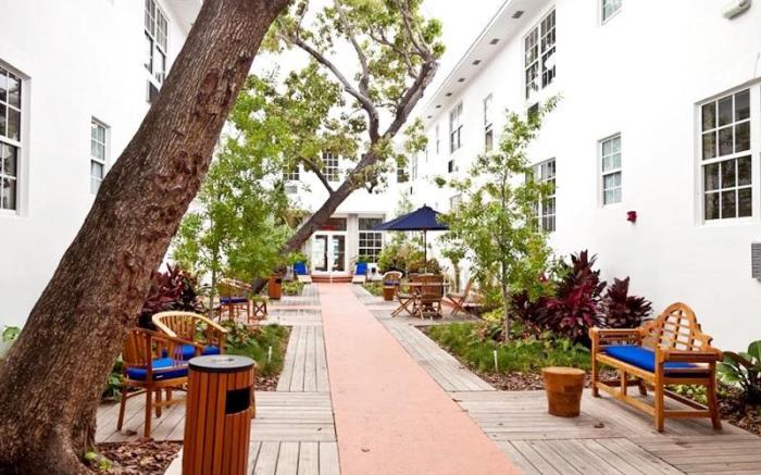 Tradewinds Apartment and Hotel