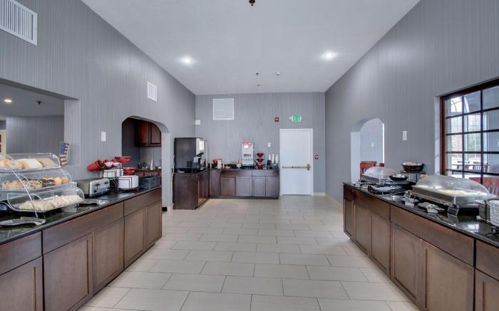 Best Western Plus The Inn at Hampton