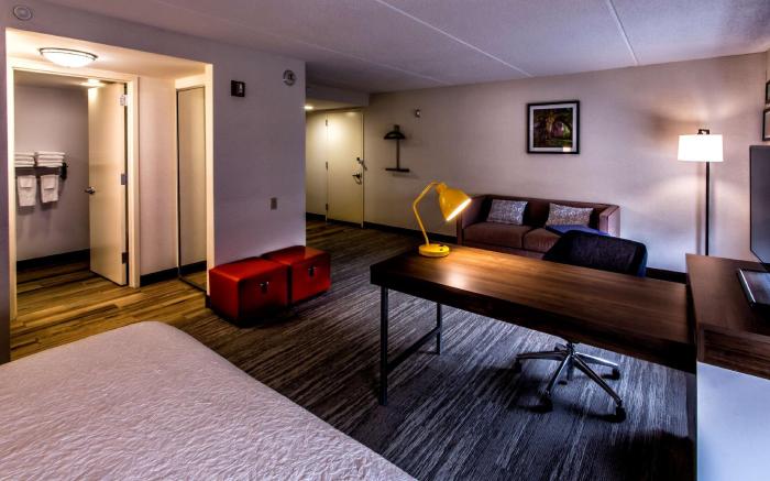 Hampton Inn & Suites Staten Island