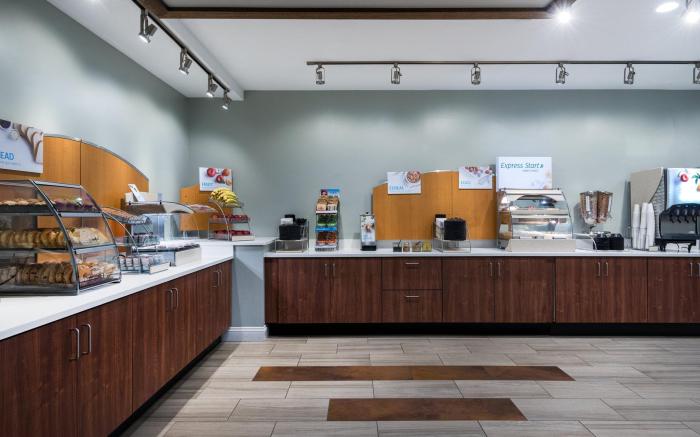 Holiday Inn Express & Suites Florence I-95 & I-20 Civic Ctr