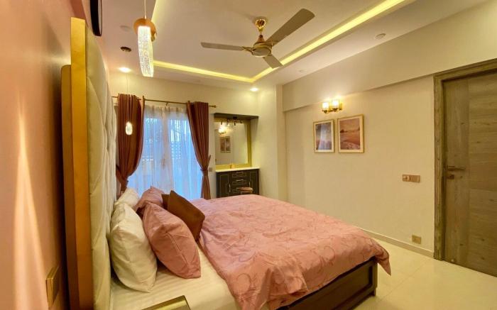 Elegant & Spacious 2br family apt,Sharah e Faisal