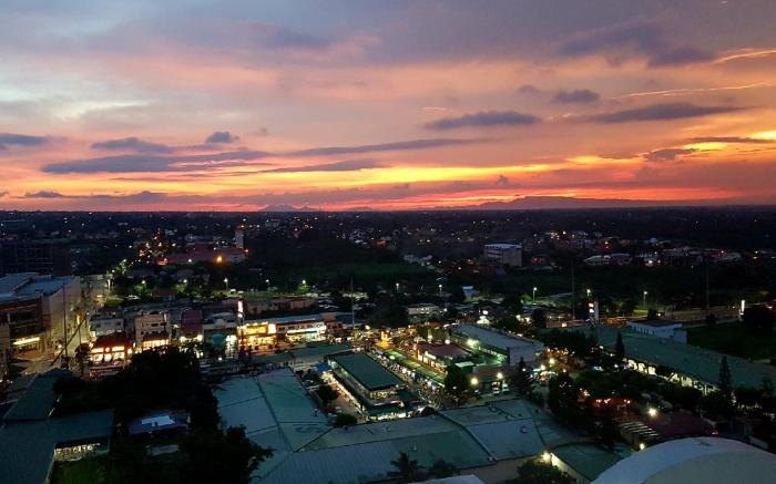 The Red Keep Condotel Tagaytay w/ 55" TV & Netflix