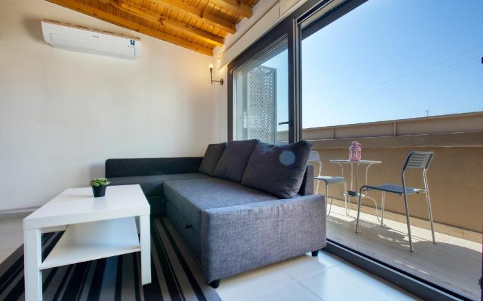 Aegean Apartments - Marina & Chios Island View