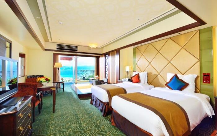 OKINAWA KARIYUSHI RESORT EXES ONNA