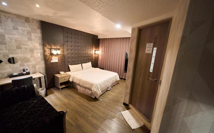 The Riverside Hotel Fashion