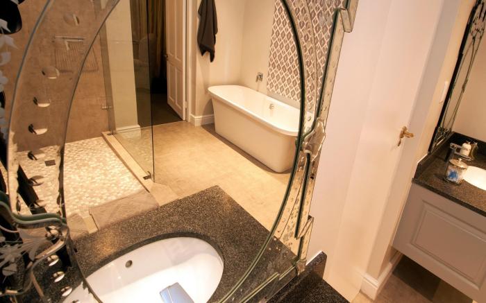 8A Grahamstown Luxury Guest House