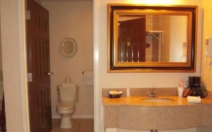 Colonie Inn and Suites