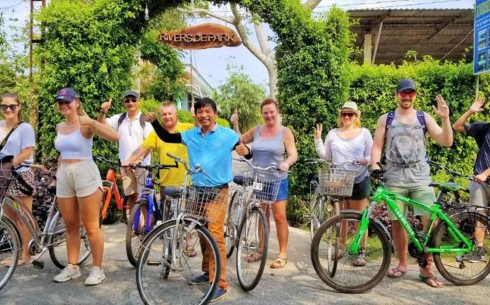 RIVERSIDE PARK ECO RESORT