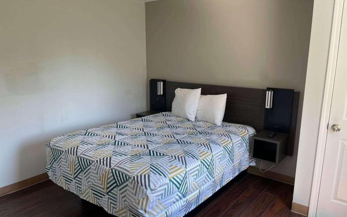 Studio 6  Peoria, IL