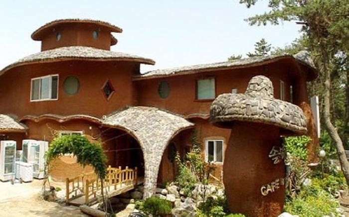 Mongsanpo Solmoimaeul Pension