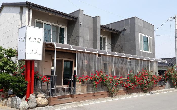 Pohang Mujigae Pension