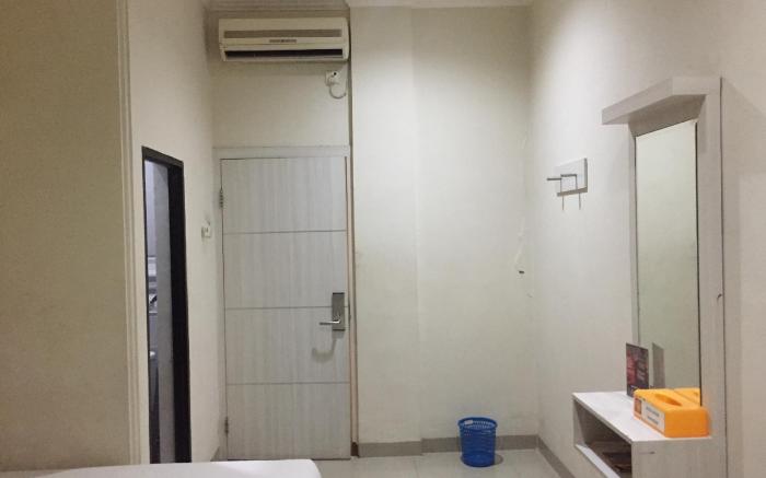 RedDoorz Plus @ Hotel Alden Makassar