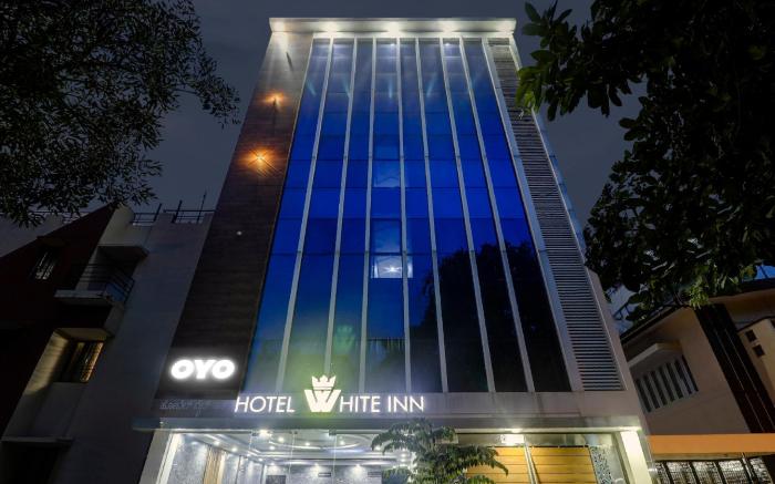 Townhouse OAK SRK White Inn Near Ragigudda Sri Prasanna Anjaneyaswamy Temple