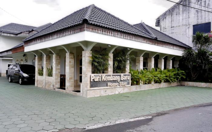 RedDoorz Plus near Adisucipto Airport 2