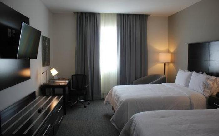 Holiday Inn Express & Suites Leon - Aeropuerto By IHG