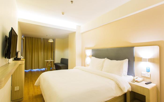 Hanting Hotel Xi'an Xijing Hospital Tonghuamen Metro Station
