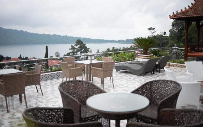 hotel de danau lake view
