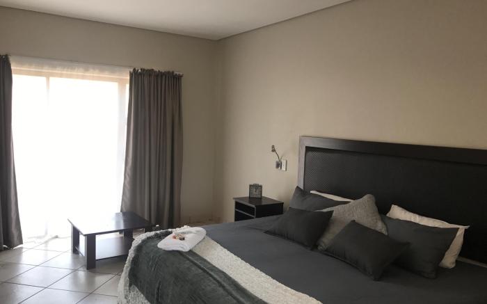 Manor Hills Guest Lodge