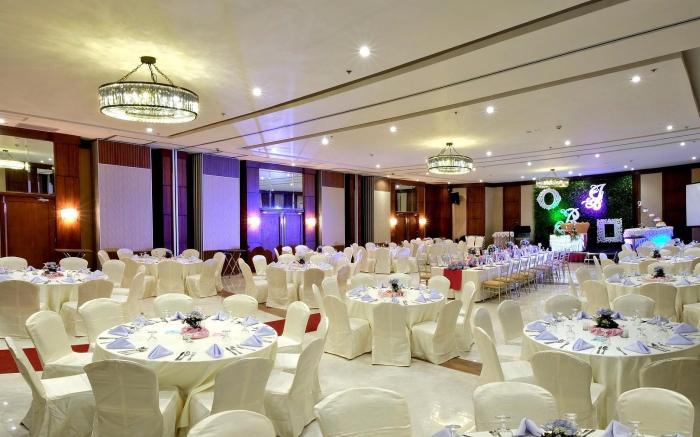 Golden Prince Hotel & Suites