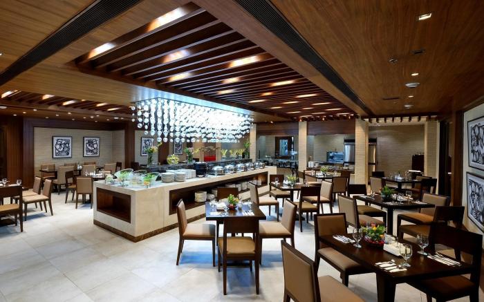 Golden Prince Hotel & Suites