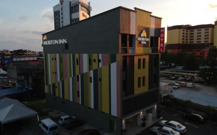 Meriton Inn Hotel