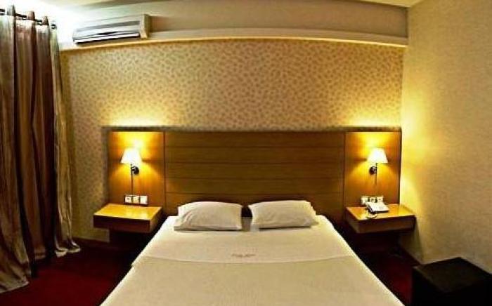 Deves Hotel