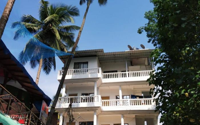 White House Beach Apartments