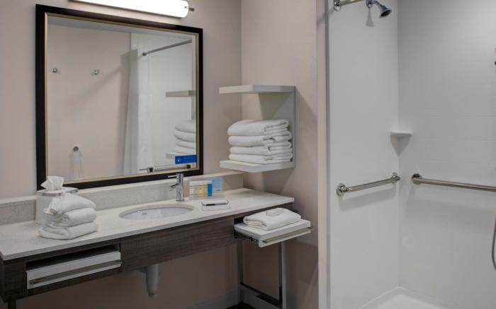 Hampton Inn & Suites Syracuse North Airport Area