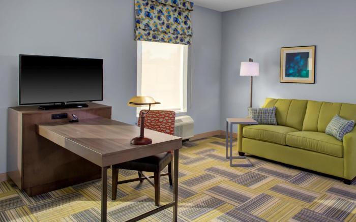 Hampton Inn & Suites Syracuse North Airport Area