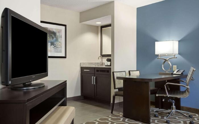 Embassy Suites by Hilton St. Louis Airport