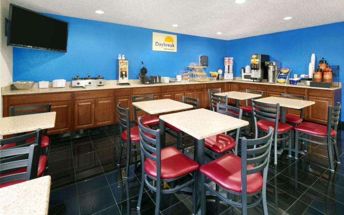 Days Inn & Suites by Wyndham Green Bay WI.