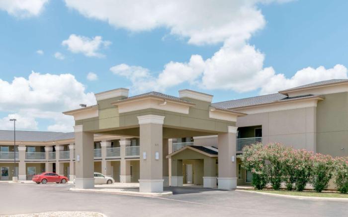 Super 8 By Wyndham Cotulla Tx