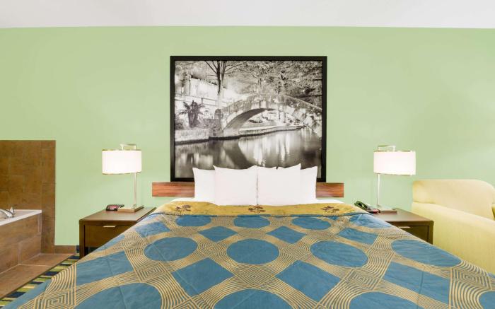 Super 8 By Wyndham Cotulla Tx