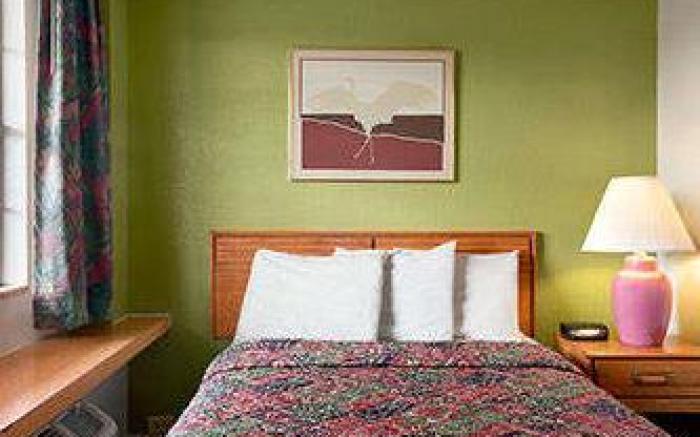 Days Inn by Wyndham West Memphis