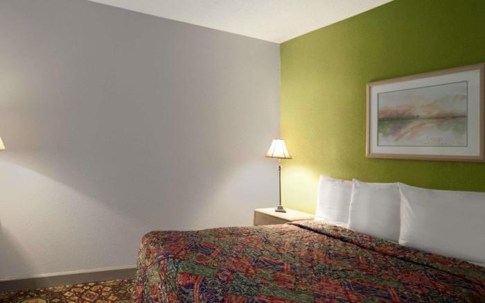 Days Inn by Wyndham West Memphis