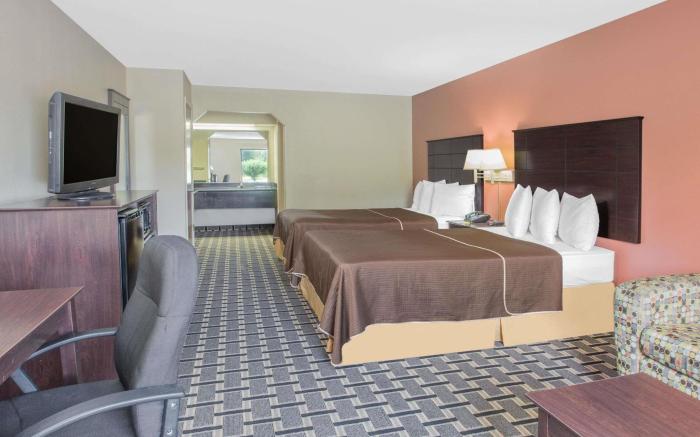 Days Inn & Suites by Wyndham Pine Bluff