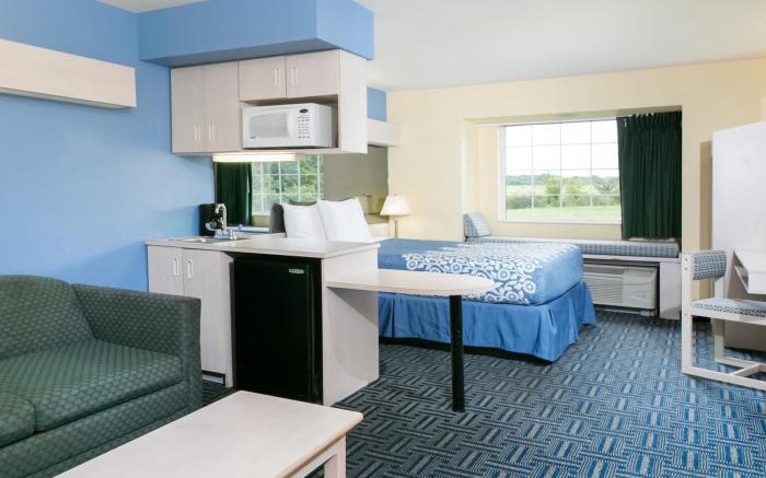 Days Inn & Suites by Wyndham Pryor