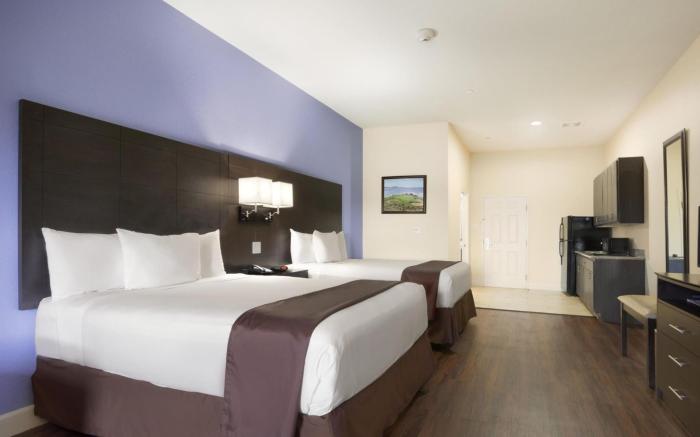 Days Inn & Suites by Wyndham Galveston West/Seawall