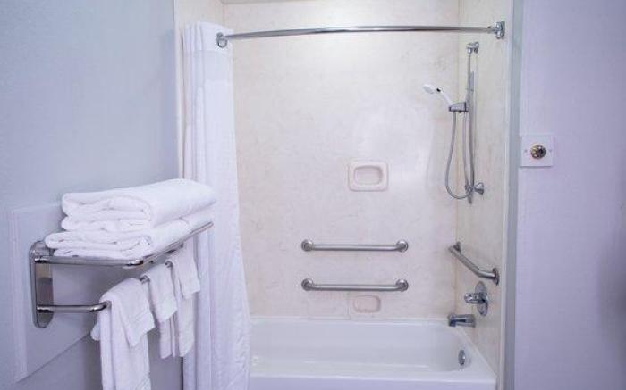 HOLIDAY INN EXPRESS HOTEL AND SUITES OXFORD By IHG