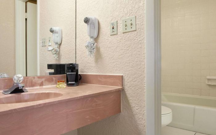 Days Inn by Wyndham Fort Pierce Midtown