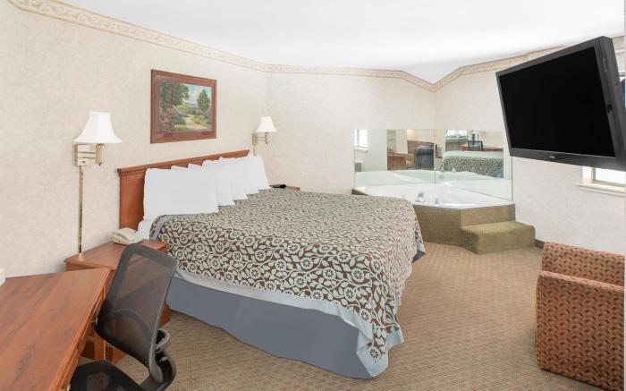 Days Inn & Suites by Wyndham Brinkley