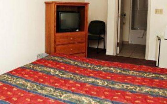 Red Deer Inn & Suites
