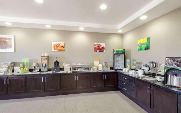Quality Inn & Suites Victoria East