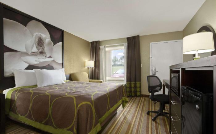 Super 8 By Wyndham Tupelo Airport