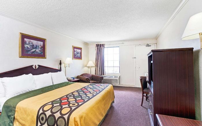 Super 8 By Wyndham Clarksville East