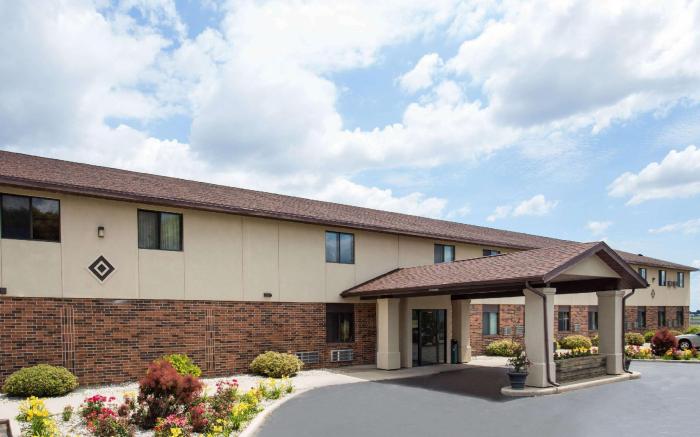 Baymont by Wyndham Oshkosh Airport