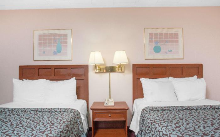 Days Inn by Wyndham Liberty