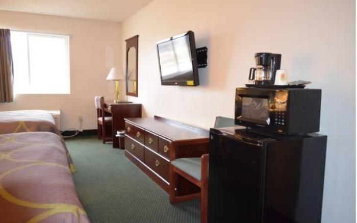 Super 8 By Wyndham Neosho