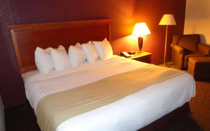 AmericInn by Wyndham Marshall